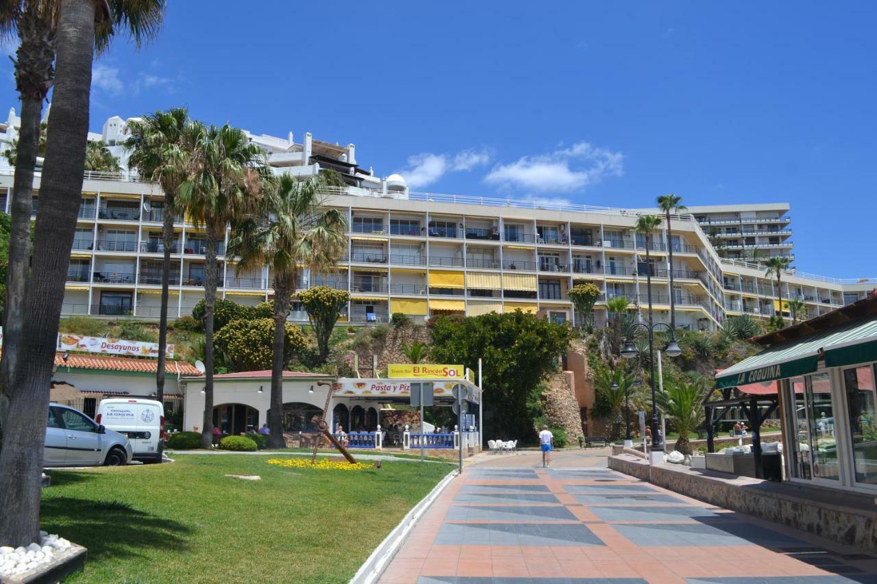 Sea Front Studio With Spacious Balcony Santa Clara Τορρεμολίνος Εξωτερικό φωτογραφία